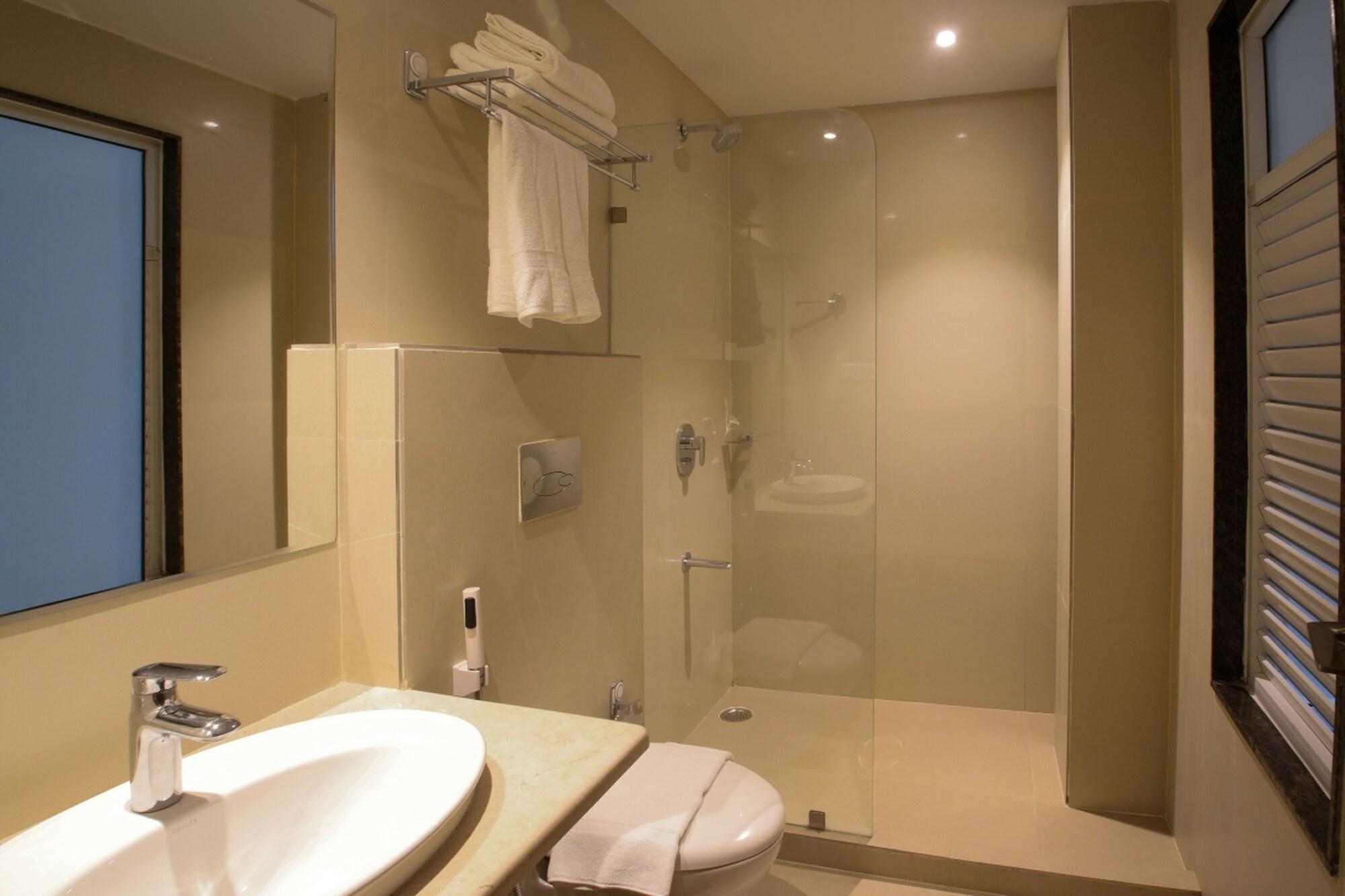 Hotel Narayanam Kota  Bagian luar foto