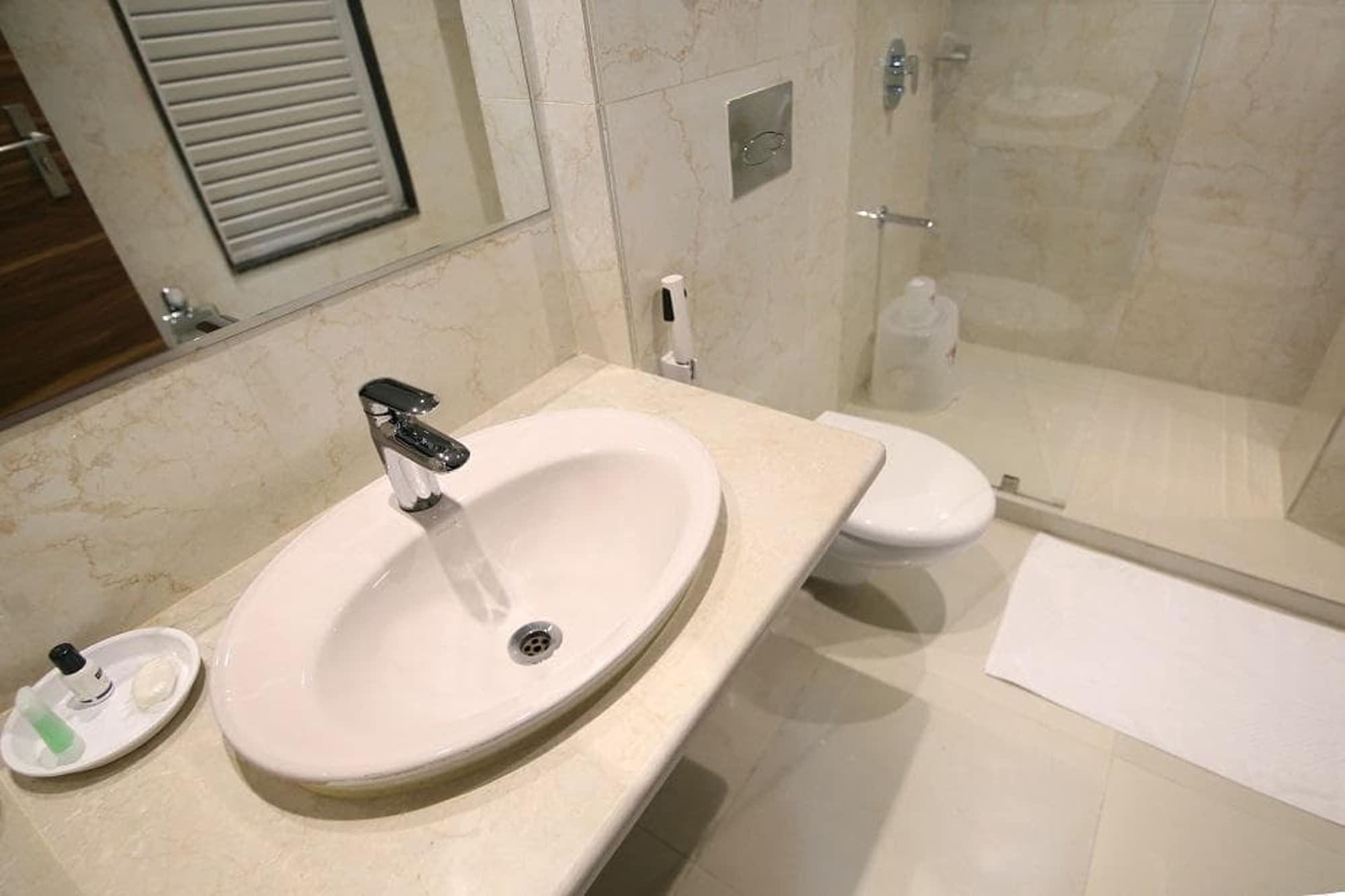 Hotel Narayanam Kota  Bagian luar foto
