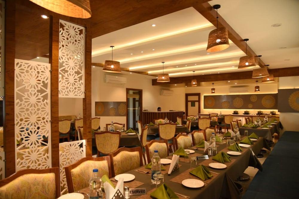 Hotel Narayanam Kota  Bagian luar foto