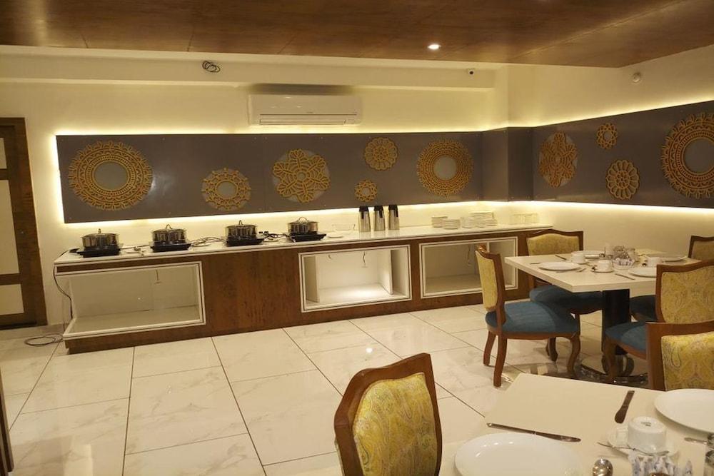 Hotel Narayanam Kota  Bagian luar foto