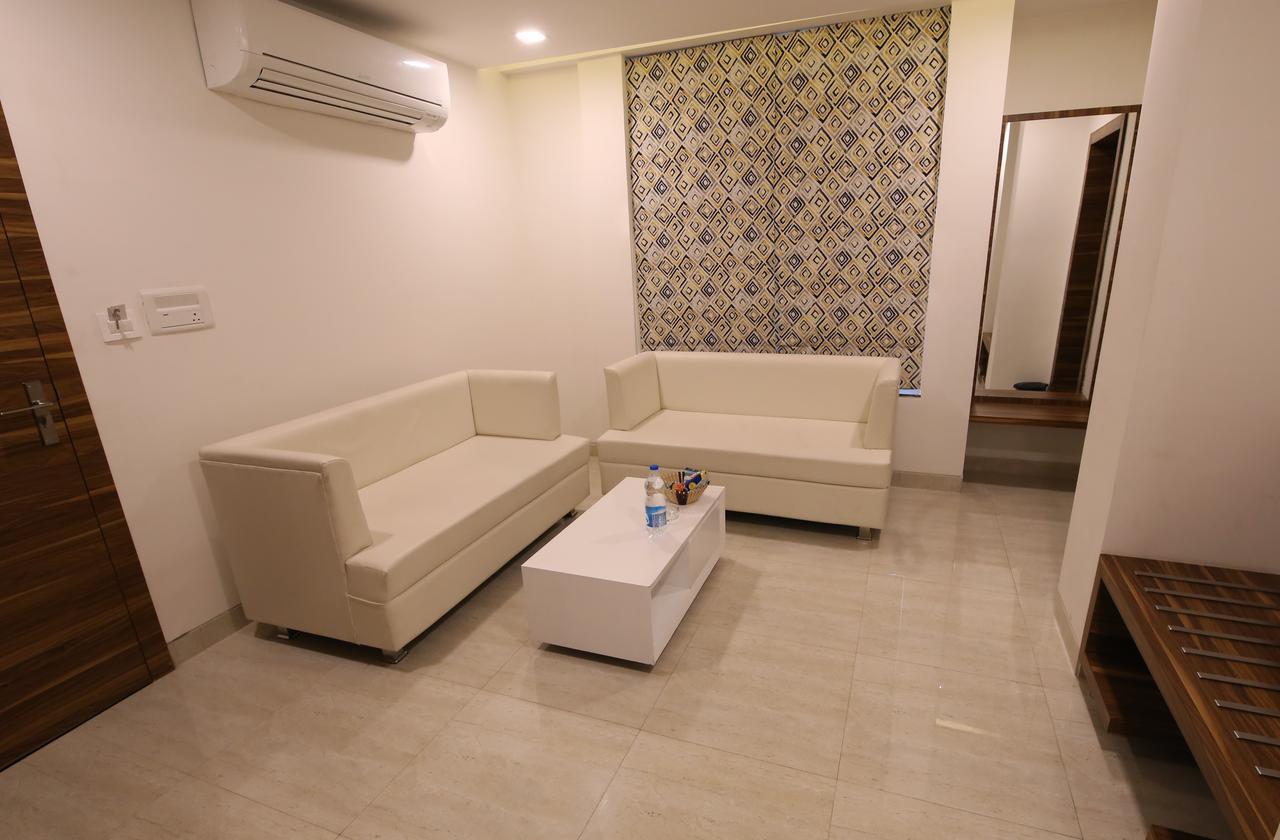 Hotel Narayanam Kota  Bagian luar foto