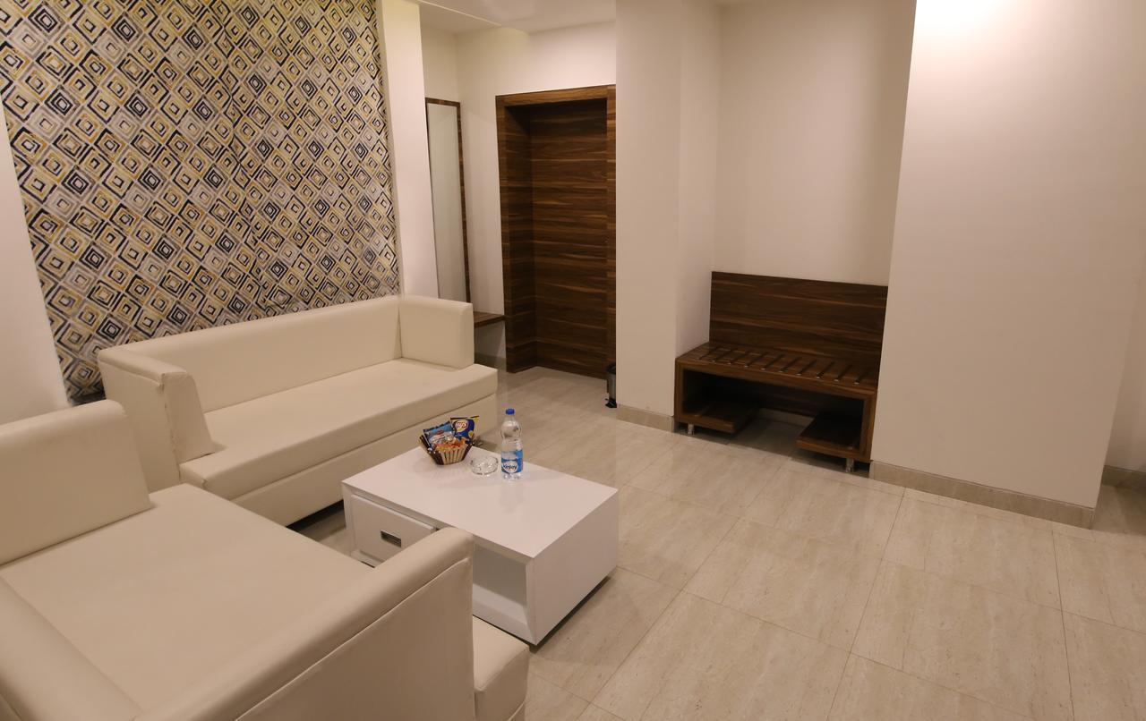 Hotel Narayanam Kota  Bagian luar foto
